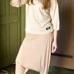 חליפת דגם אורי  מכנס חצאית וחולצה מתאים עד מידה 44 גובה הדוגמנית 173 לובשת מידה 1 הרכב הבד: טריקו סימפוניה