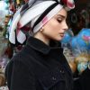לונג ברברי פליסה – נוכחות של סטייל מלכותי ✨ מטפחת ארוכה ומרשימה בטקסטורת פליסה יוקרתית, בדוגמת הברברי הקלאסית עם נגיעות מודרניות. בד רך ונשפך שמתיישב מושלם על הראש ומוסיף טאץ’ של אלגנטיות לכל הופעה 📏 מידות המטפחת: 2 מטר על 50 ס”מ